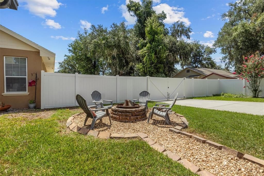 For Sale: $630,000 (5 beds, 2 baths, 2806 Square Feet)