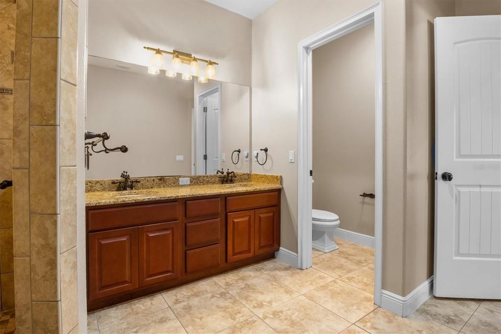 For Sale: $630,000 (5 beds, 2 baths, 2806 Square Feet)