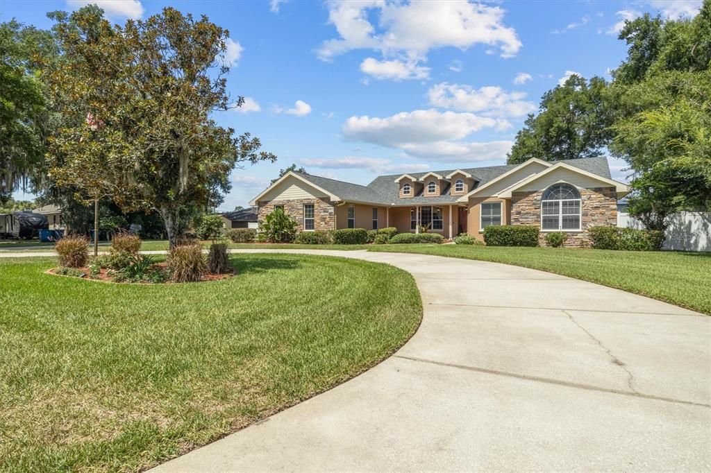 For Sale: $630,000 (5 beds, 2 baths, 2806 Square Feet)