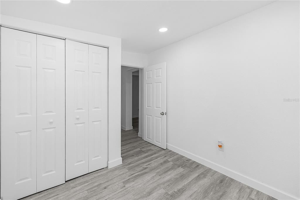 For Sale: $180,000 (2 beds, 1 baths, 684 Square Feet)