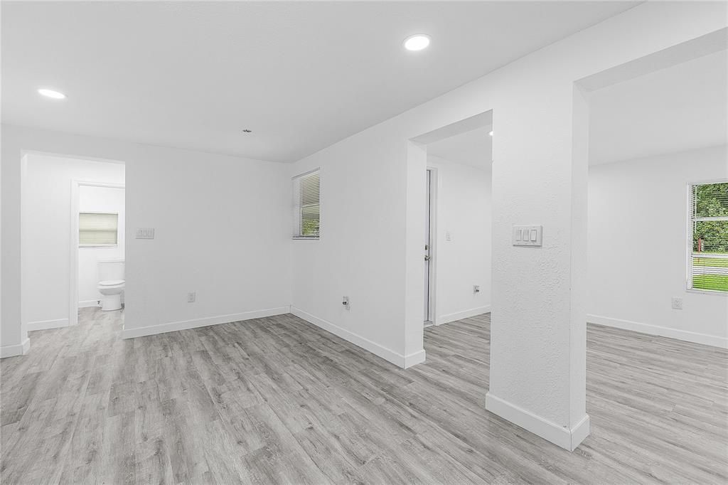 For Sale: $180,000 (2 beds, 1 baths, 684 Square Feet)