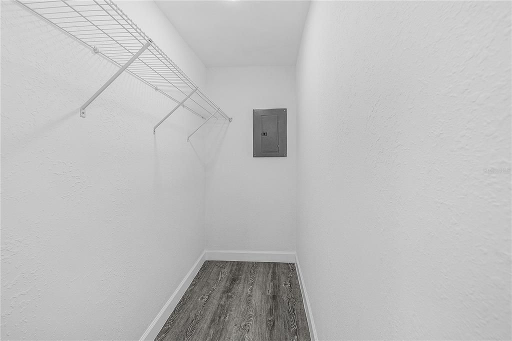 For Sale: $180,000 (2 beds, 1 baths, 684 Square Feet)