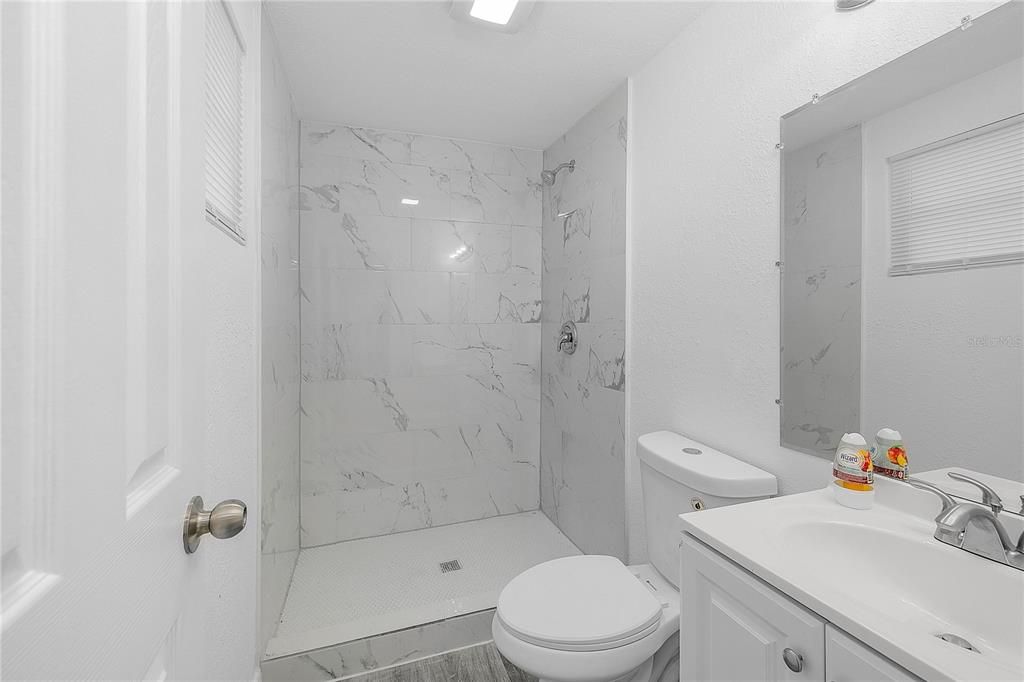 For Sale: $180,000 (2 beds, 1 baths, 684 Square Feet)