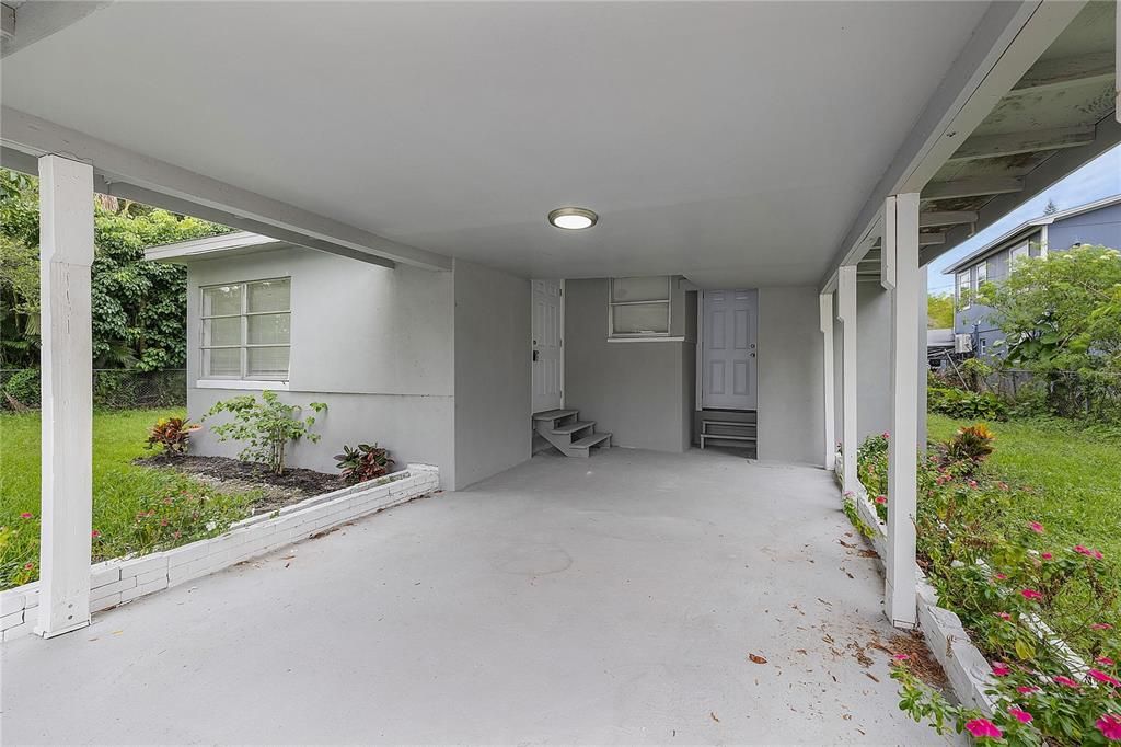 For Sale: $180,000 (2 beds, 1 baths, 684 Square Feet)