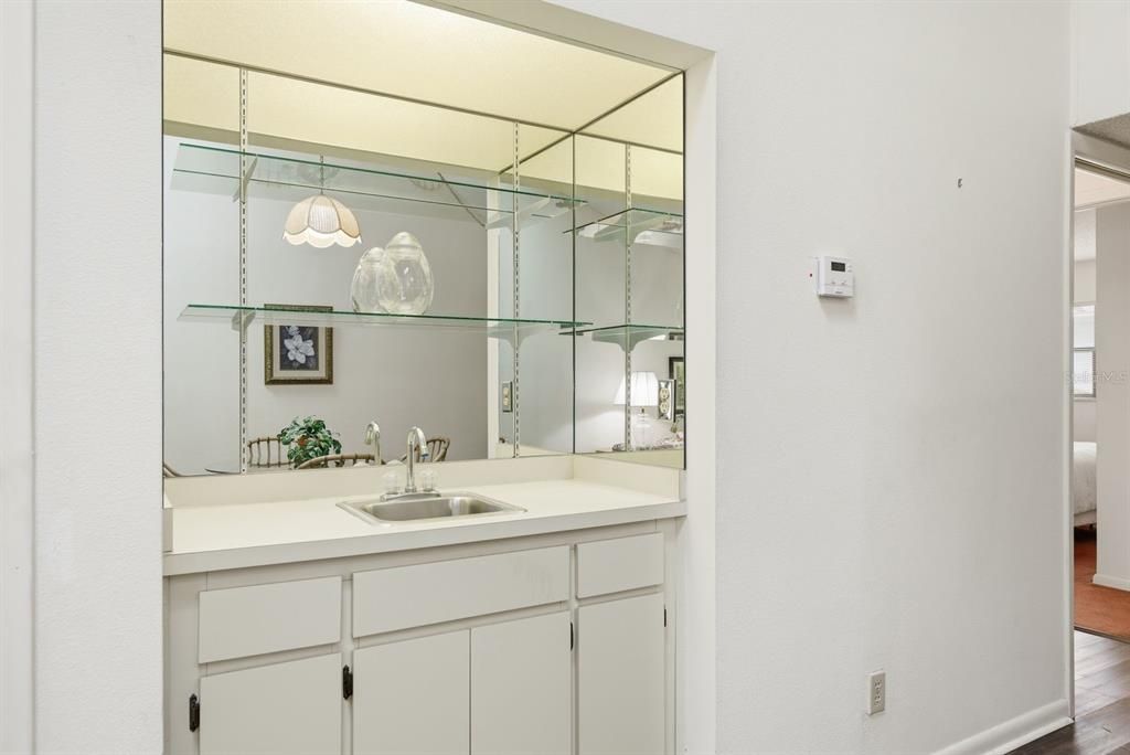 For Sale: $175,000 (2 beds, 1 baths, 1023 Square Feet)