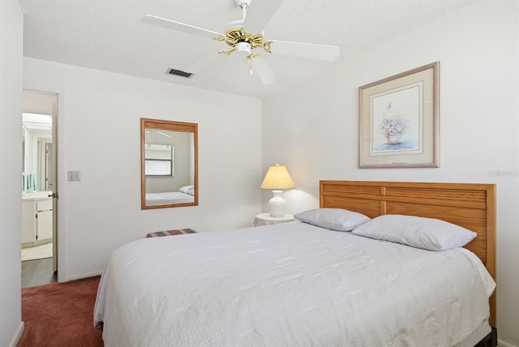 For Sale: $175,000 (2 beds, 1 baths, 1023 Square Feet)