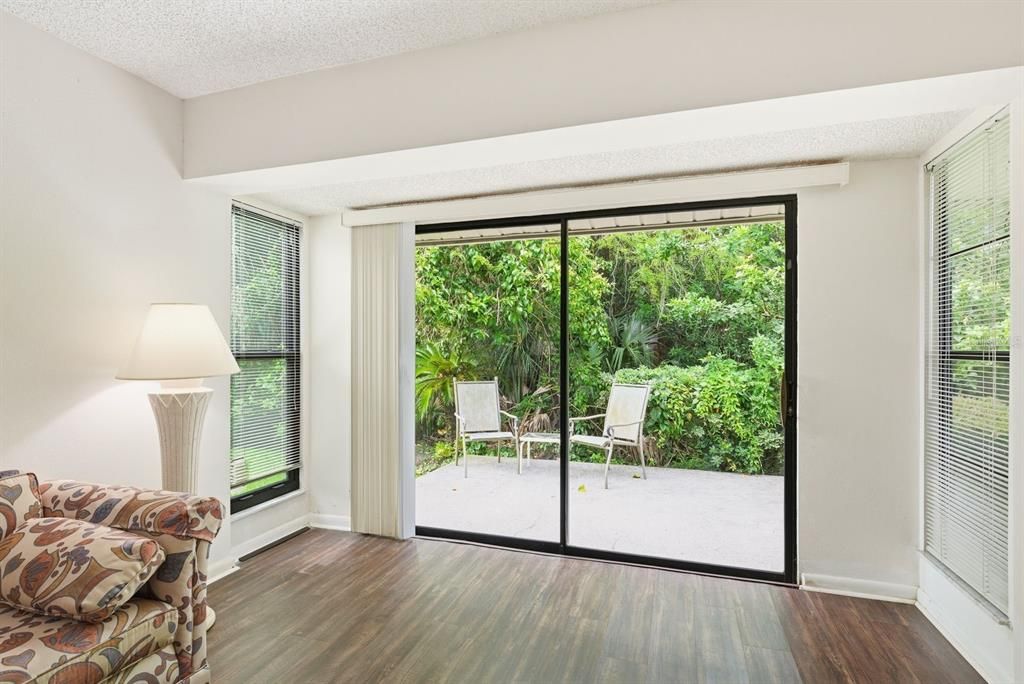 For Sale: $175,000 (2 beds, 1 baths, 1023 Square Feet)