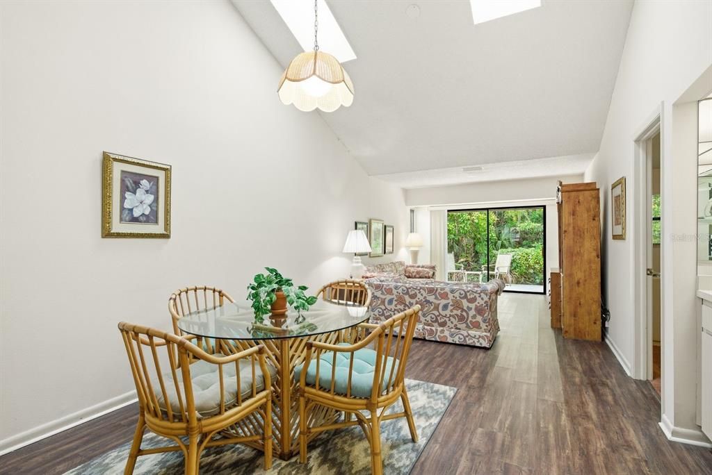 For Sale: $175,000 (2 beds, 1 baths, 1023 Square Feet)