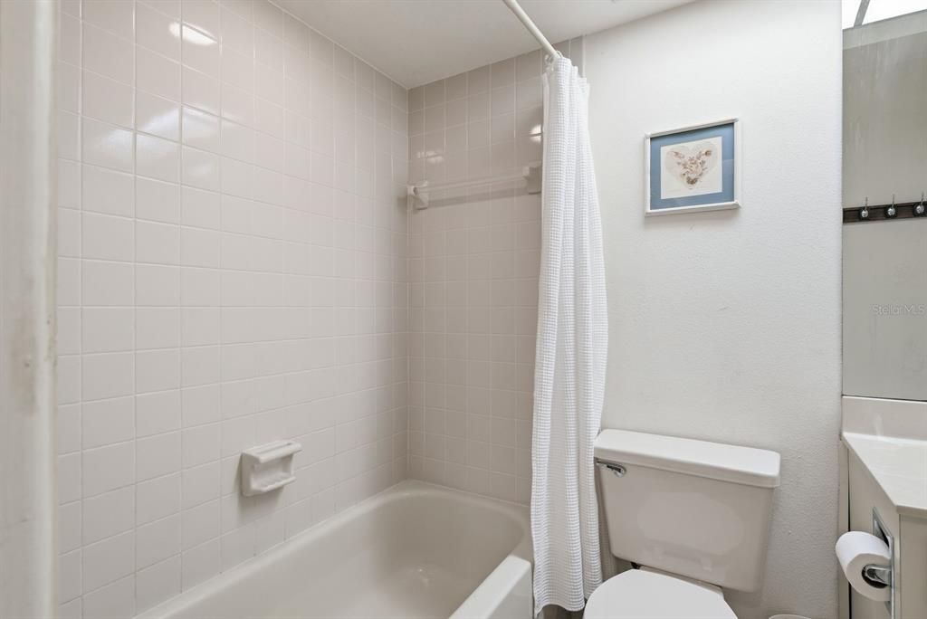 For Sale: $175,000 (2 beds, 1 baths, 1023 Square Feet)
