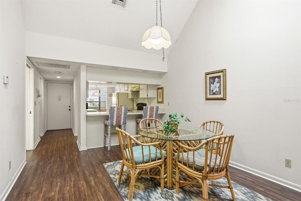 For Sale: $175,000 (2 beds, 1 baths, 1023 Square Feet)