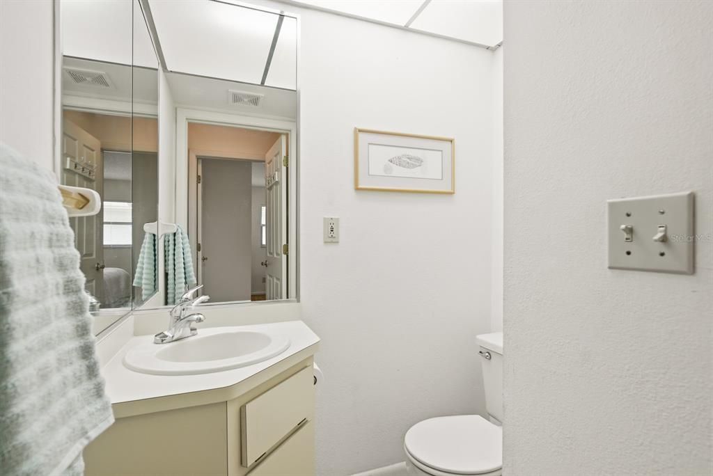 For Sale: $175,000 (2 beds, 1 baths, 1023 Square Feet)