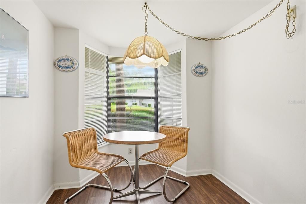 For Sale: $175,000 (2 beds, 1 baths, 1023 Square Feet)