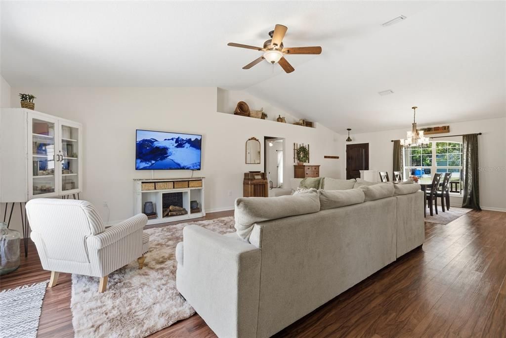 For Sale: $424,950 (4 beds, 2 baths, 1766 Square Feet)