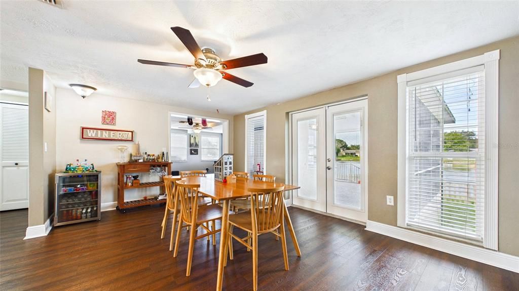En Venta: $429,000 (3 camas, 2 baños, 1900 Pies cuadrados)