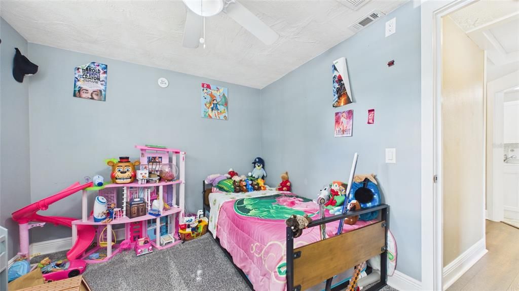 En Venta: $429,000 (3 camas, 2 baños, 1900 Pies cuadrados)