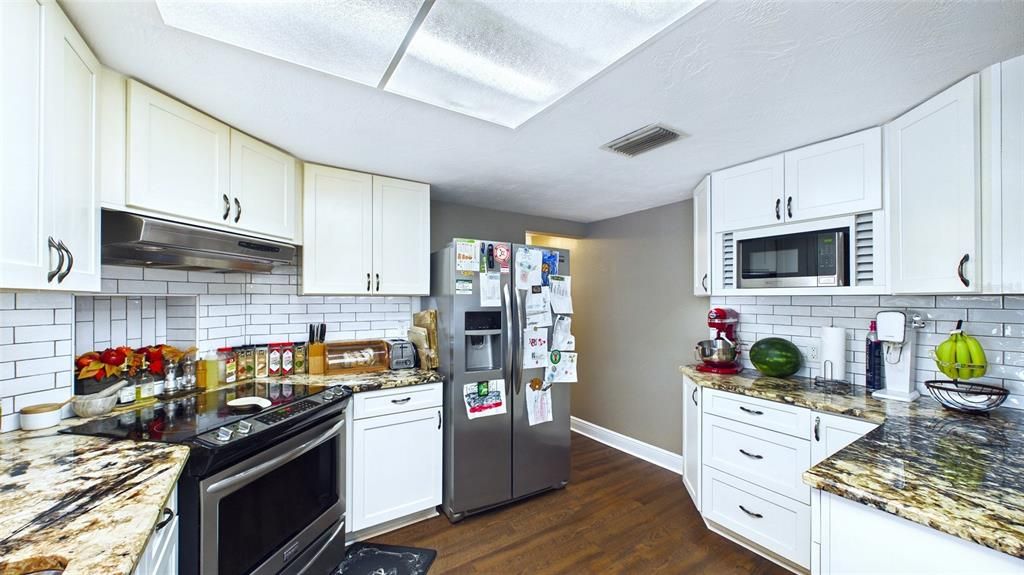En Venta: $429,000 (3 camas, 2 baños, 1900 Pies cuadrados)