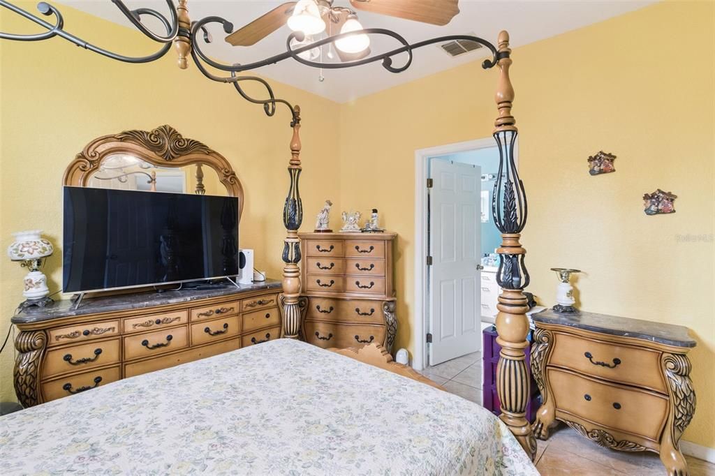 For Sale: $175,000 (3 beds, 2 baths, 1218 Square Feet)