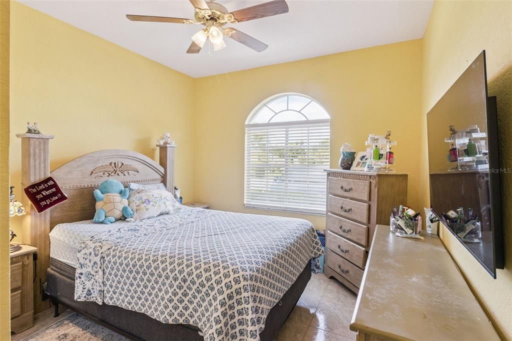 For Sale: $175,000 (3 beds, 2 baths, 1218 Square Feet)