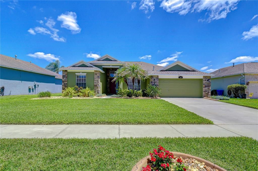For Sale: $475,000 (3 beds, 2 baths, 1899 Square Feet)