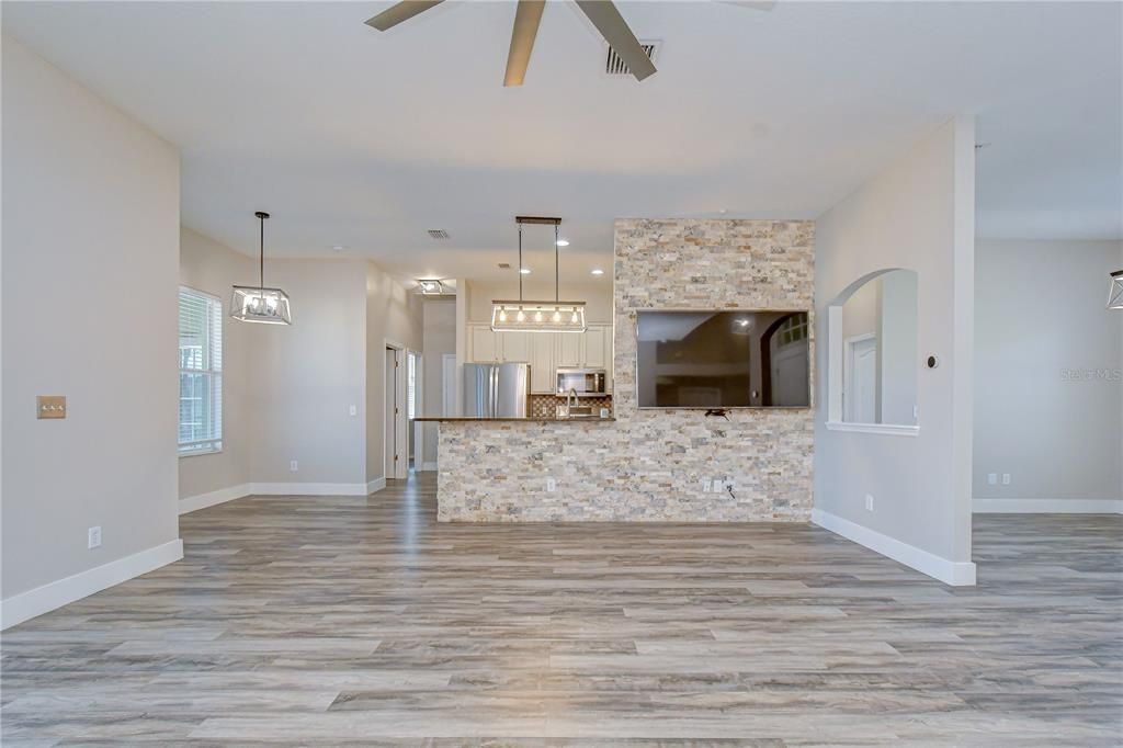 For Sale: $475,000 (3 beds, 2 baths, 1899 Square Feet)