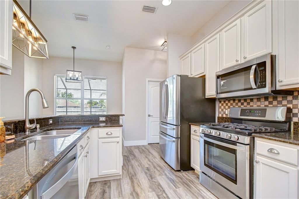 For Sale: $475,000 (3 beds, 2 baths, 1899 Square Feet)