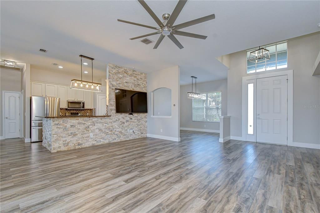 For Sale: $475,000 (3 beds, 2 baths, 1899 Square Feet)