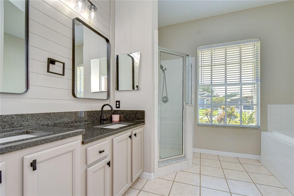 For Sale: $475,000 (3 beds, 2 baths, 1899 Square Feet)