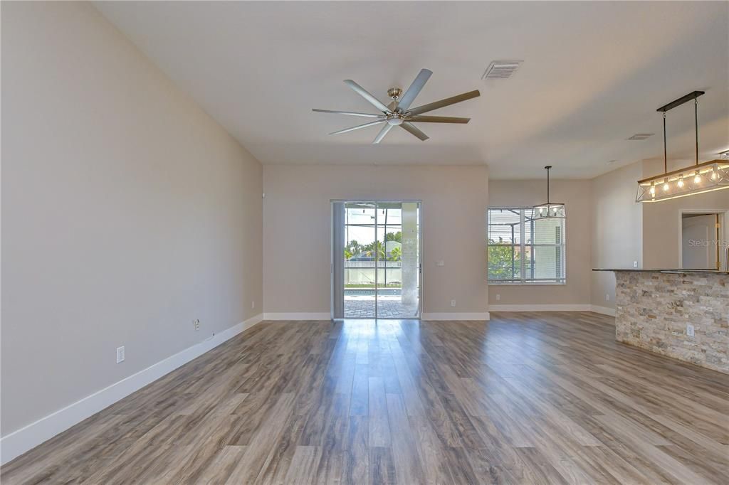 For Sale: $475,000 (3 beds, 2 baths, 1899 Square Feet)