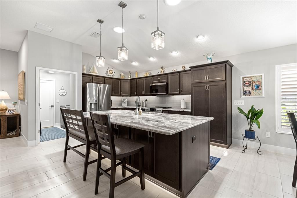 For Sale: $850,000 (3 beds, 2 baths, 1914 Square Feet)
