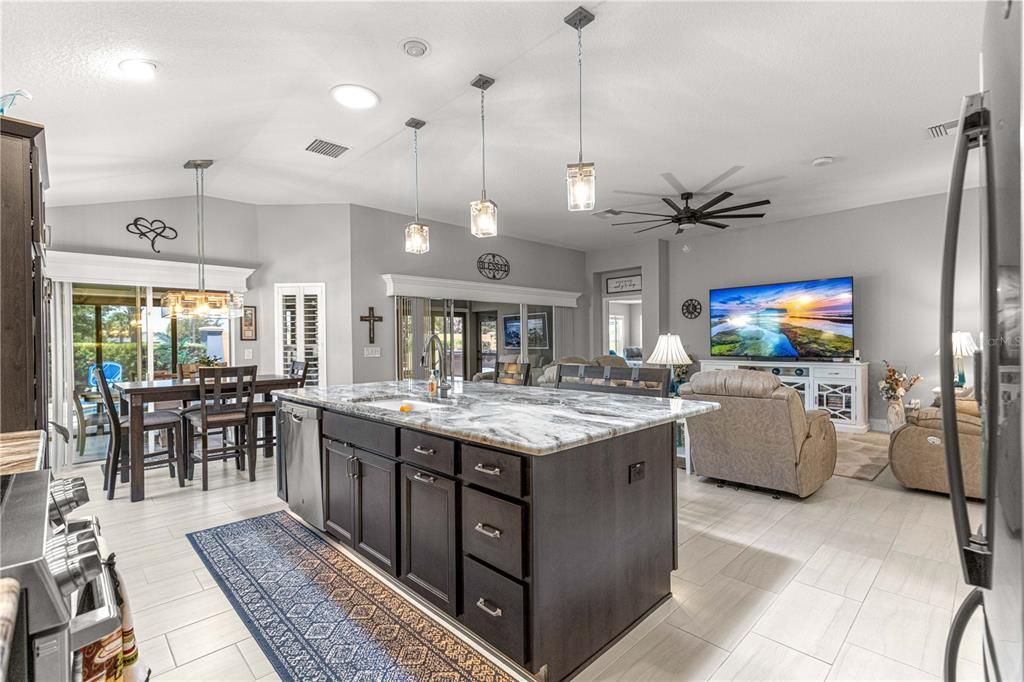 For Sale: $850,000 (3 beds, 2 baths, 1914 Square Feet)