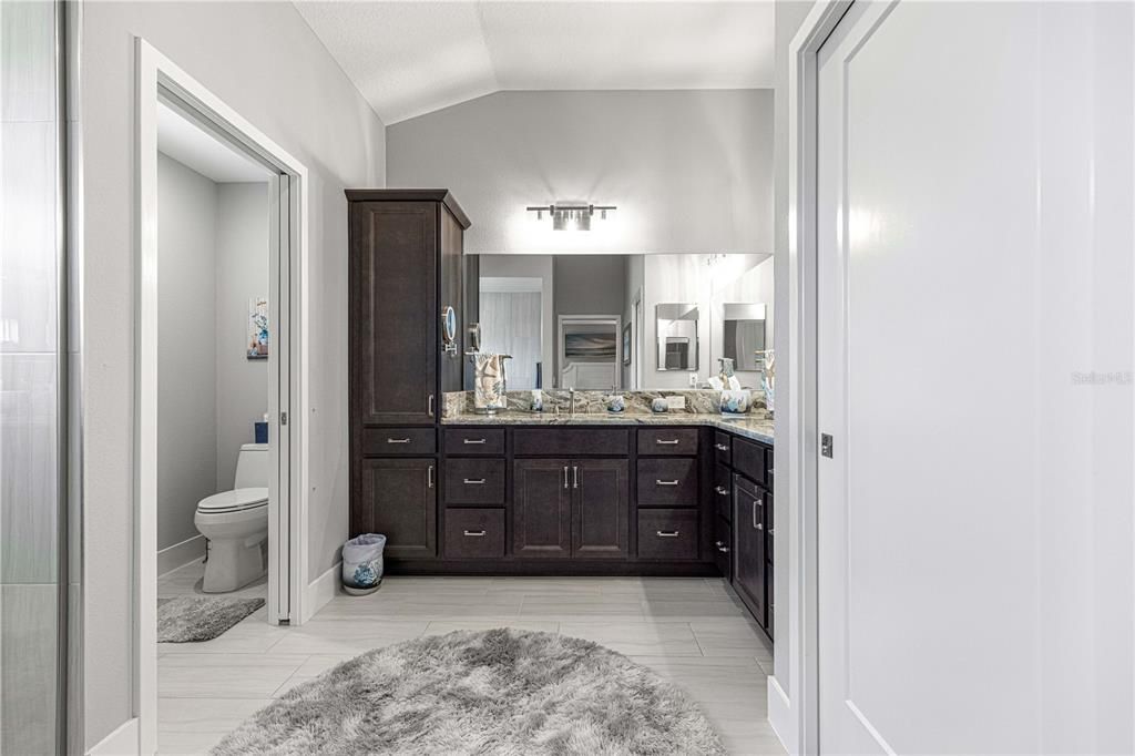 For Sale: $850,000 (3 beds, 2 baths, 1914 Square Feet)