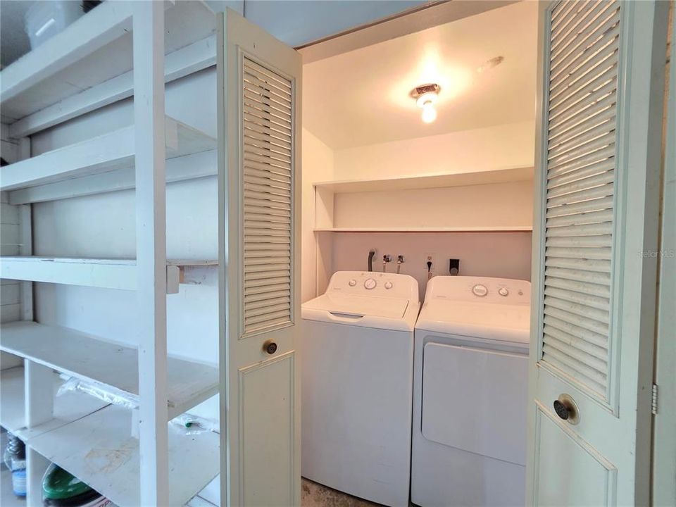For Sale: $149,000 (2 beds, 1 baths, 853 Square Feet)