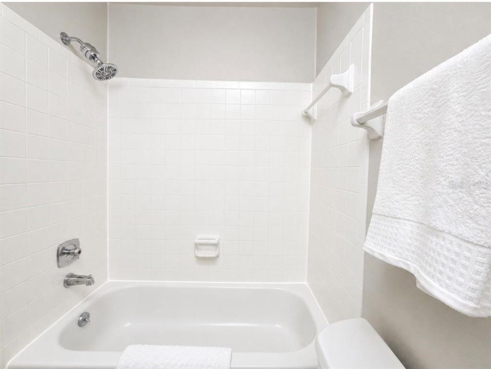 For Sale: $149,000 (2 beds, 1 baths, 853 Square Feet)