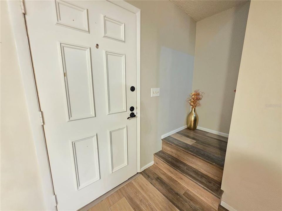 For Sale: $149,000 (2 beds, 1 baths, 853 Square Feet)