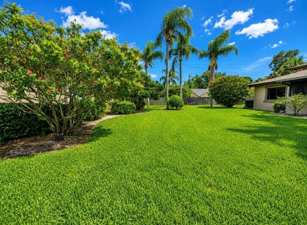 For Sale: $149,000 (2 beds, 1 baths, 853 Square Feet)