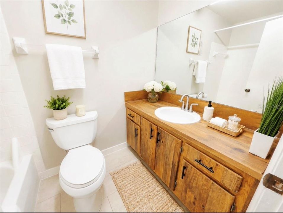 For Sale: $149,000 (2 beds, 1 baths, 853 Square Feet)