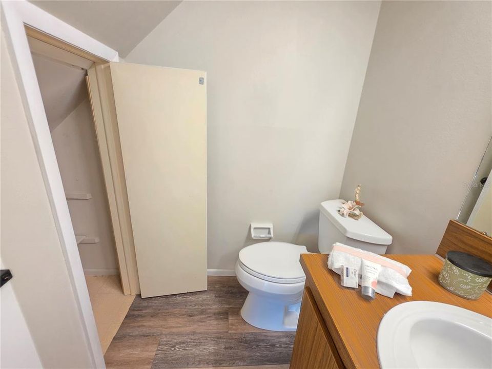For Sale: $149,000 (2 beds, 1 baths, 853 Square Feet)