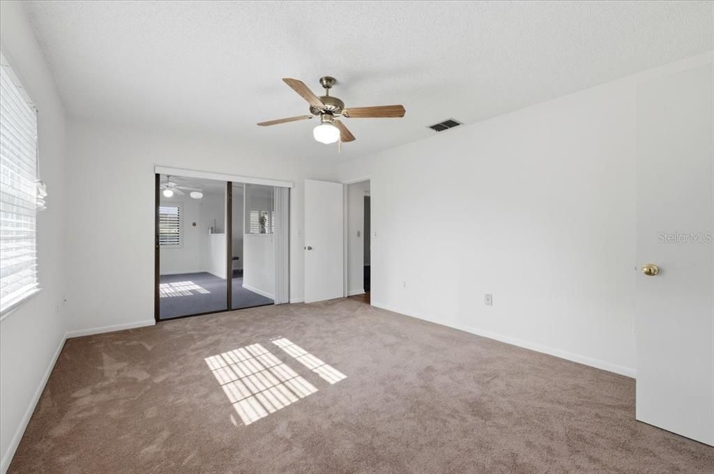 For Sale: $365,000 (3 beds, 3 baths, 2324 Square Feet)