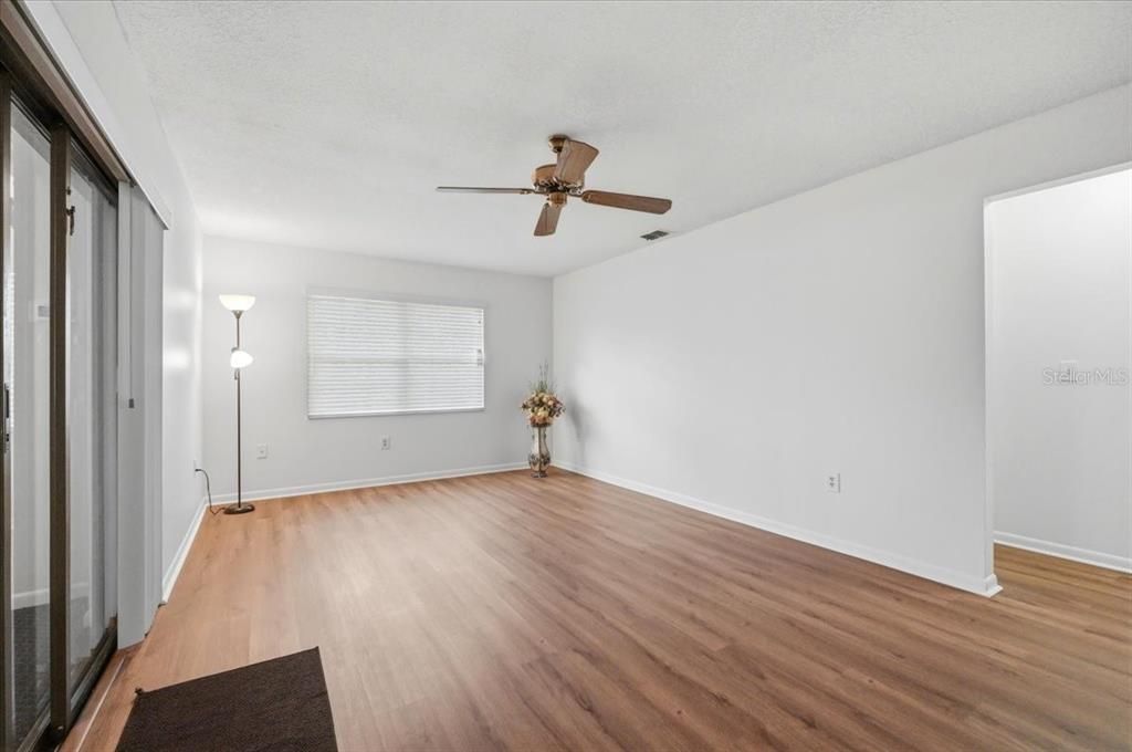 For Sale: $365,000 (3 beds, 3 baths, 2324 Square Feet)