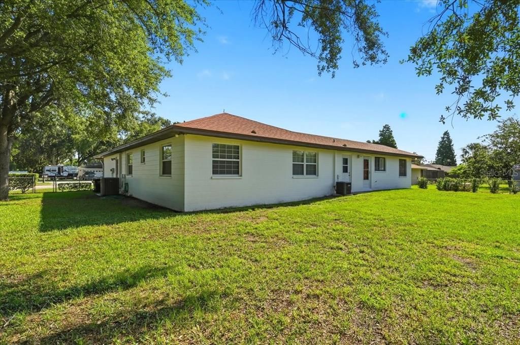 For Sale: $365,000 (3 beds, 3 baths, 2324 Square Feet)