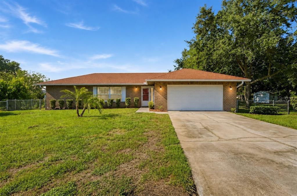 For Sale: $365,000 (3 beds, 3 baths, 2324 Square Feet)