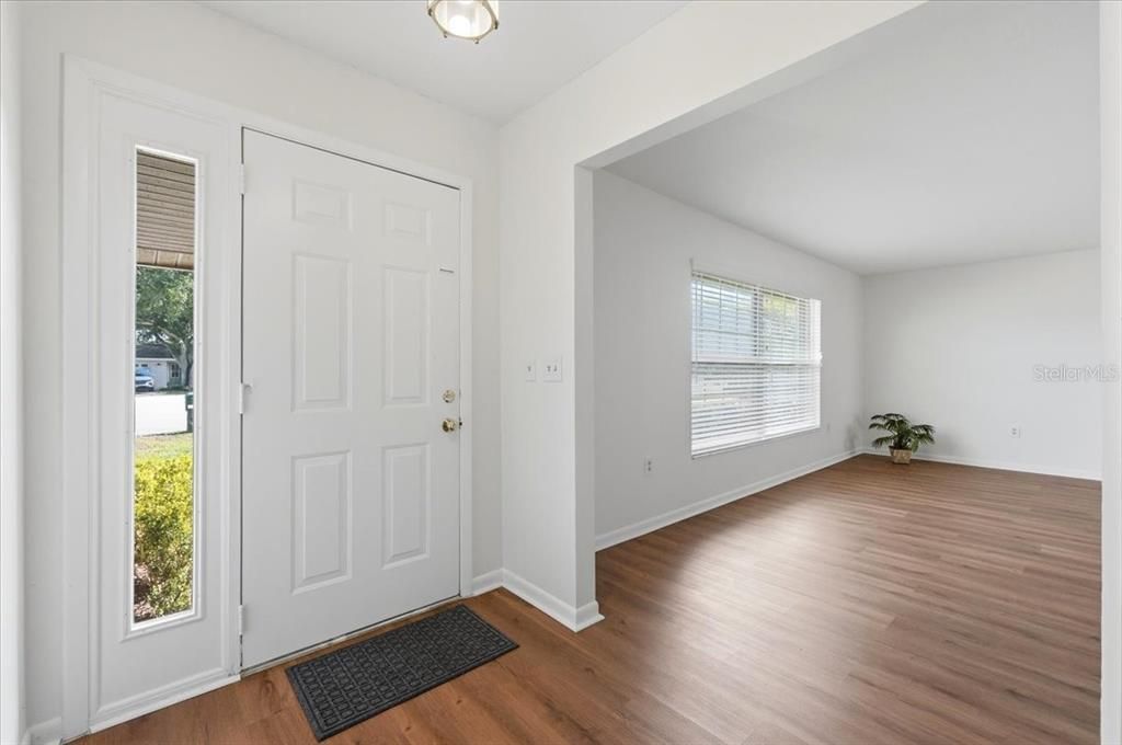 For Sale: $365,000 (3 beds, 3 baths, 2324 Square Feet)