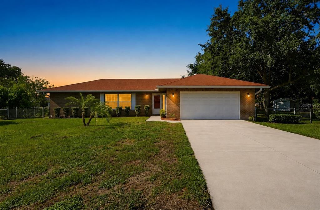 For Sale: $365,000 (3 beds, 3 baths, 2324 Square Feet)