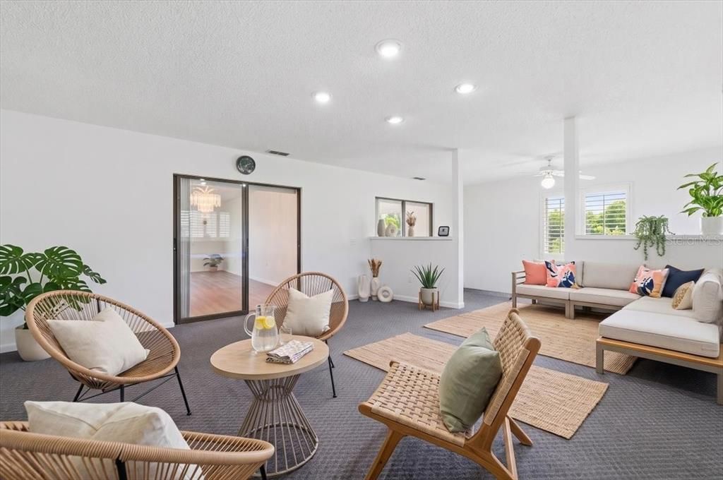 For Sale: $365,000 (3 beds, 3 baths, 2324 Square Feet)