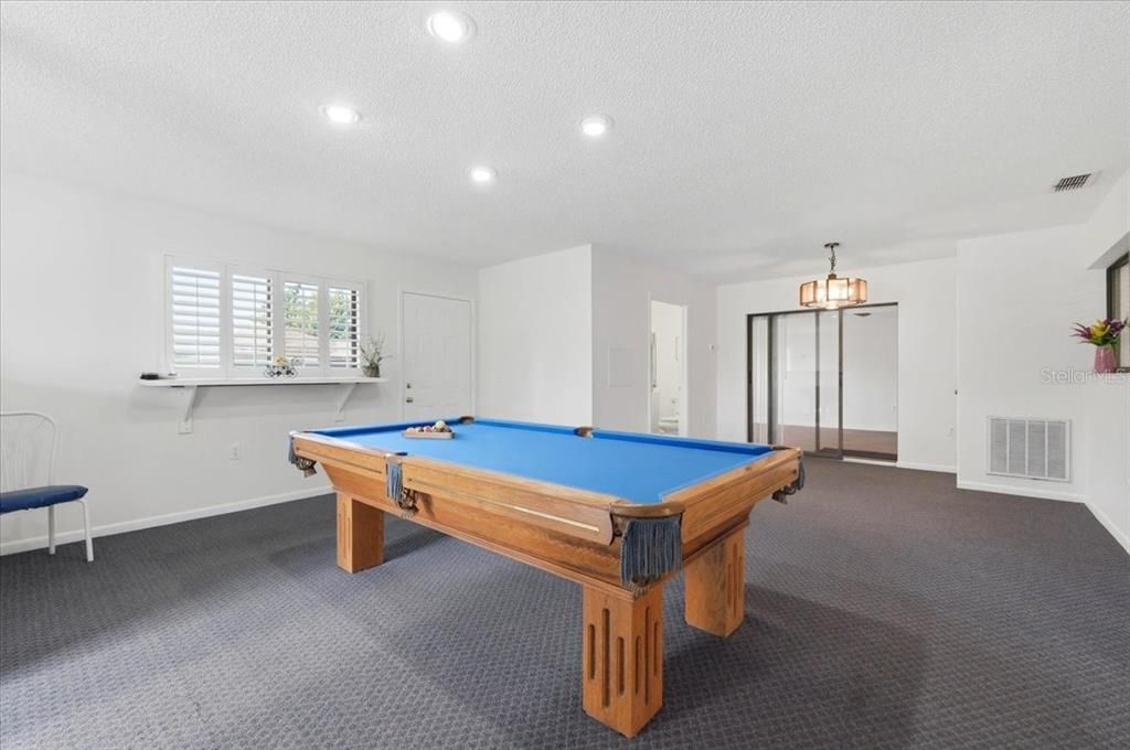 For Sale: $365,000 (3 beds, 3 baths, 2324 Square Feet)