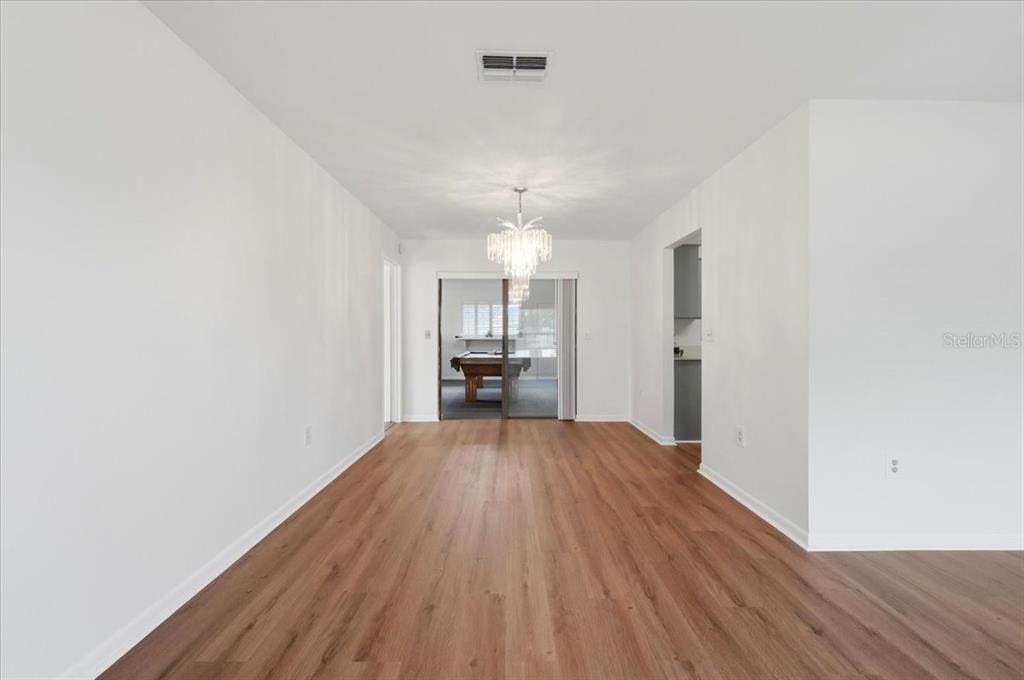 For Sale: $365,000 (3 beds, 3 baths, 2324 Square Feet)