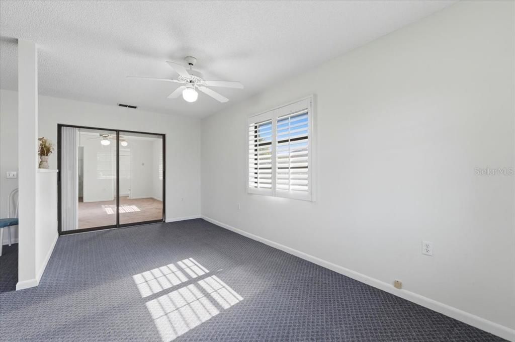 For Sale: $365,000 (3 beds, 3 baths, 2324 Square Feet)