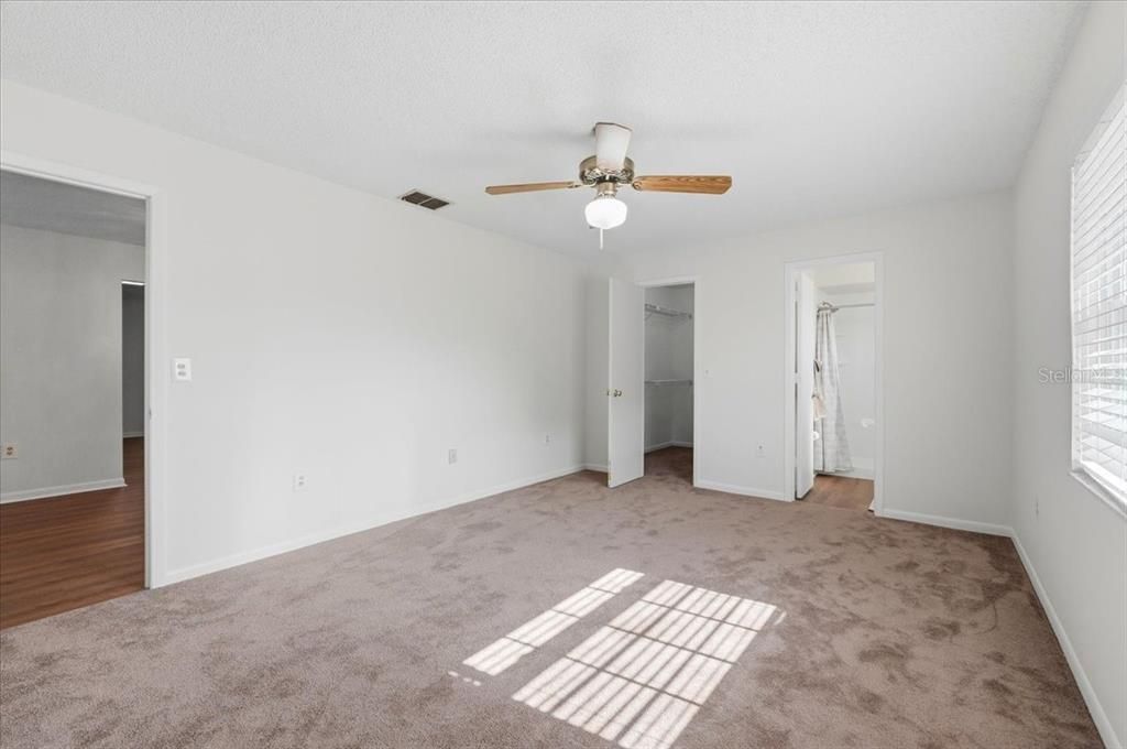 For Sale: $365,000 (3 beds, 3 baths, 2324 Square Feet)