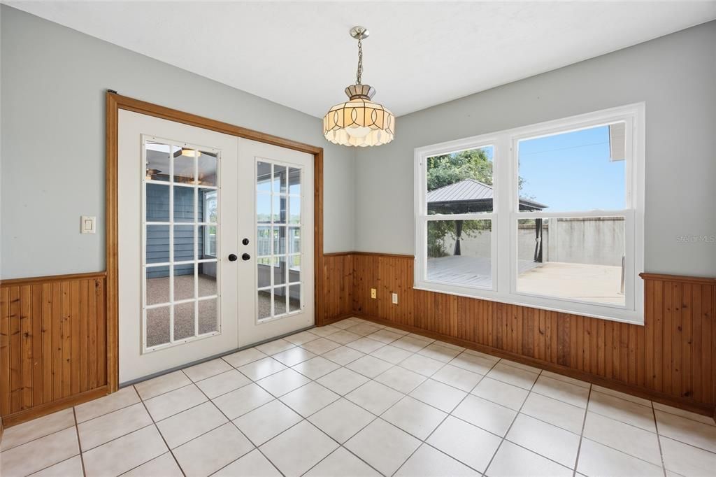 For Sale: $349,000 (3 beds, 2 baths, 1728 Square Feet)