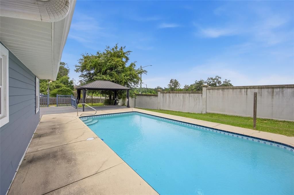 For Sale: $349,000 (3 beds, 2 baths, 1728 Square Feet)